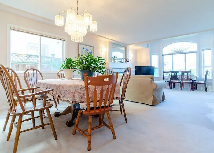 3 Private, Spacious, Bright Rooms In A Gorgeous House